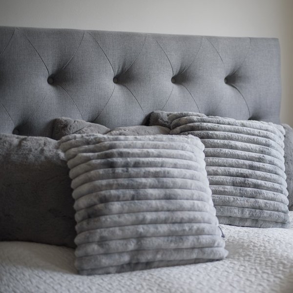 Gestreiftes Dekokissen Grau - 45 x 45 cm