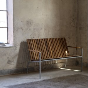 Alva Bank - Teak/galvanisiertes Metall + Möbelpflegeset für Textilien Alva Bank - Teak/galvanisiertes Metall + Möbelpflegeset für Textilien