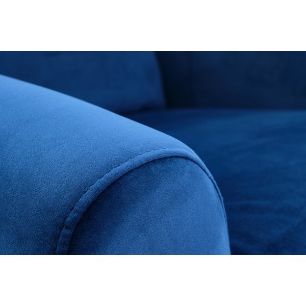 Relaxsessel aus blauem Stoff