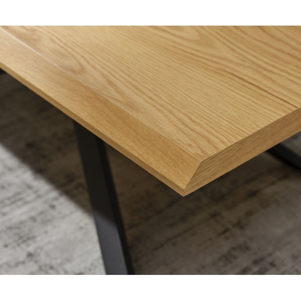 Sky Couchtisch aus gelter Eiche