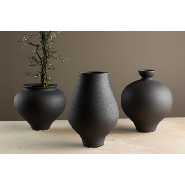 Rellis Vase 14 x 24 cm - Schwarz Rellis Vase 14 x 24 cm - Schwarz
