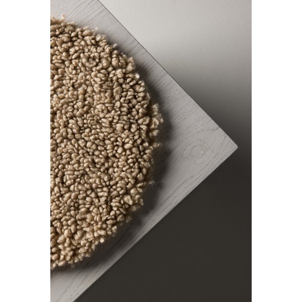 Katy Stuhlkissen Ø34 cm - Beigefarbenes Schaffellimitat Katy Stuhlkissen Ø34 cm - Beigefarbenes Schaffellimitat