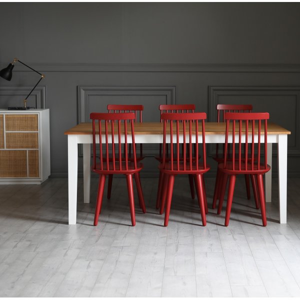 Dalsland-Essgruppe: Esstisch in Eiche / Wei mit 6 roten Pinnstola